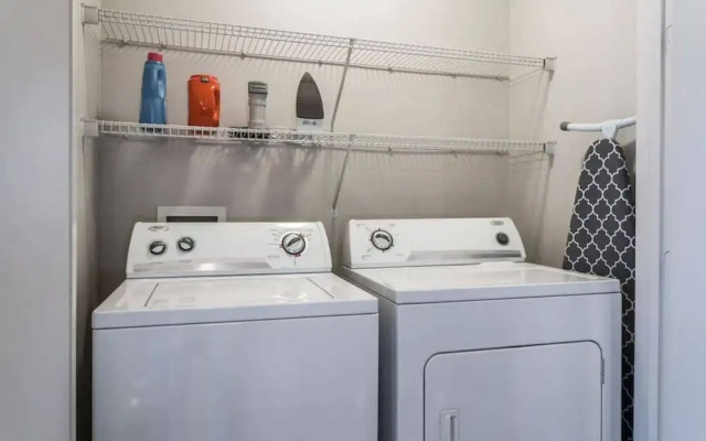 Luxurious Business & Family Montrose Condo -