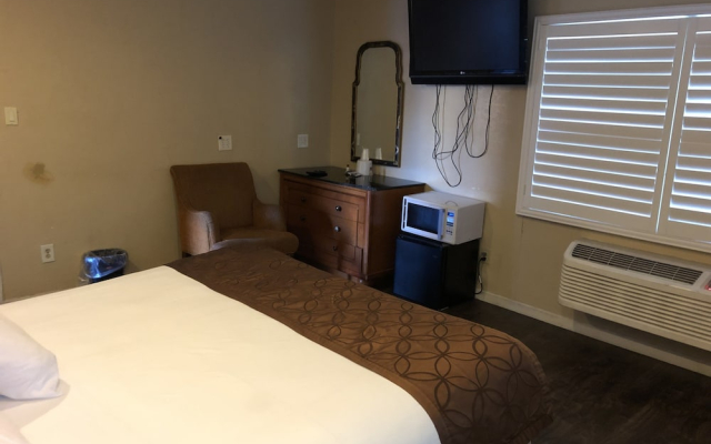 Capri Motel