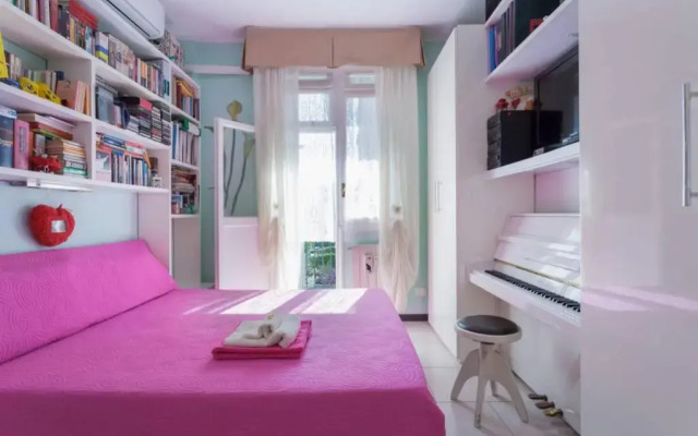 Beautiful & Cozy. With Balcony & Piano