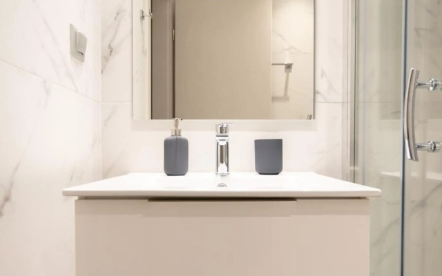 A17 Modern & Cosy 2R flat up to 4ppl near Parthenon
