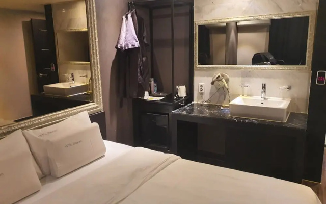 Daily Heaven Hotel