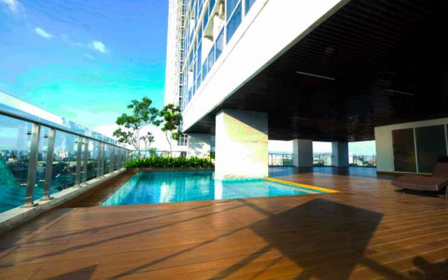 Minimalist Studio Room Menteng Park Apartment By Travelio