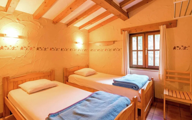 Cosy and Snug Holiday Home With Joint Swimming Pool