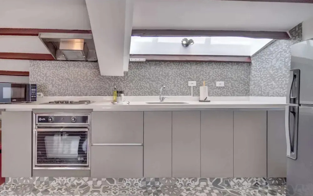 w Delightful 1BR With Terrace in Zona T