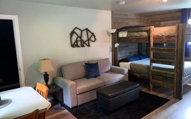Peaks Lodge