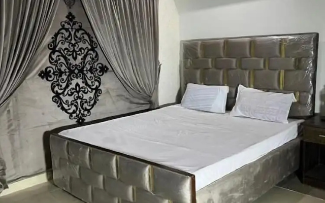Oriole Luxury Hotel