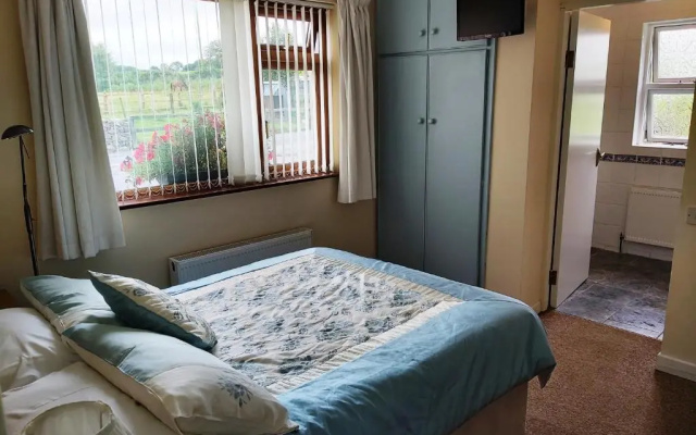 Valley Lodge Room Only Guest House
