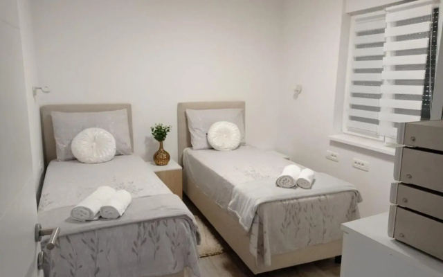 Villa S