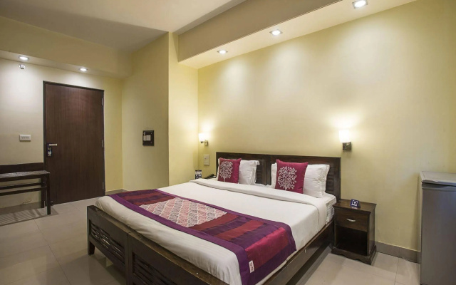 OYO 2048 Hotel Le Grand
