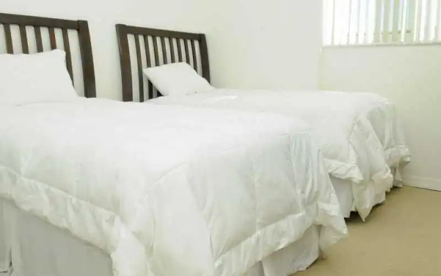 3 Bedroom Condo With Towering Views