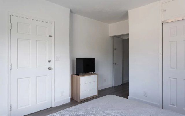 Cozy and Modern 2B-2B Home