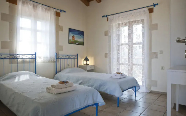2 Stone Villas And Their Views At Arodamos