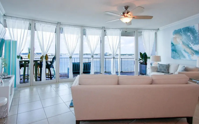 Modern Bayside Three Bedroom Condo - Unit Crb0505