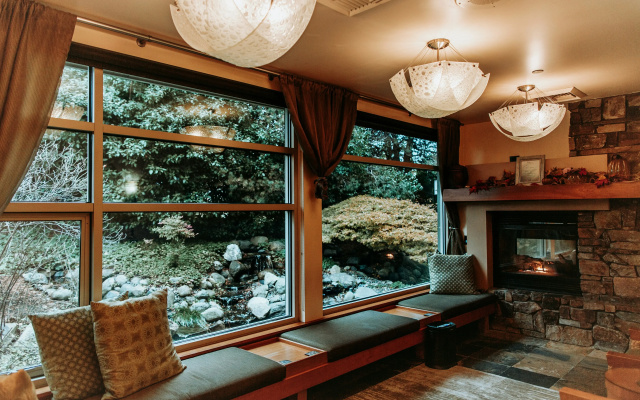Chrysalis Inn & Spa Bellingham, Curio Collection by Hilton