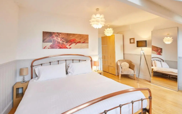 Host Stay Hutton House