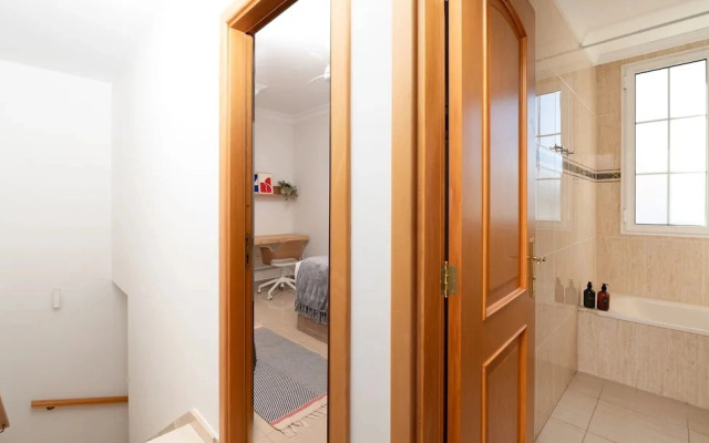 Anik Apartment-