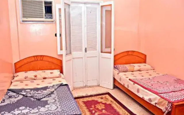 Fontana Luxor Hostel