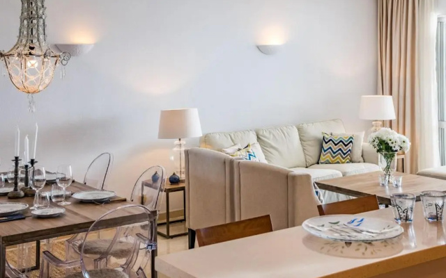 MA - Elegant Apartment with Sea views