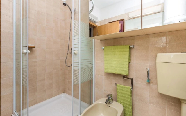 Nice Home in Jurdani With Wifi and 2 Bedrooms