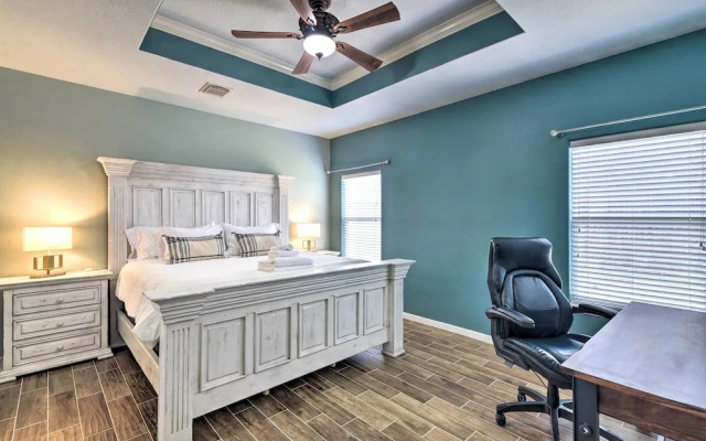 Spacious & Central Katy Retreat: 27 Mi to Houston!