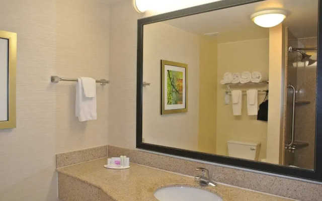Fairfield Inn & Suites Marshall
