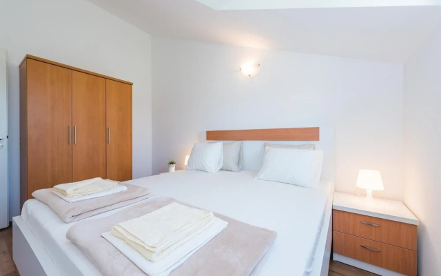 Amazing Home in Vodice With Wifi, 3 Bedrooms and Sauna