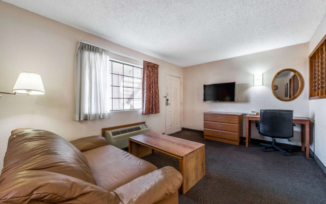Super 8 by Wyndham Waco/Mall area TX
