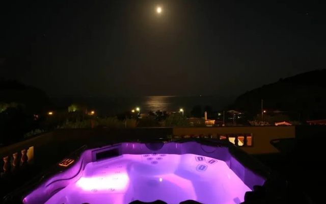Garden Studio With Jacuzzi & Bbq / 100m To The Beach