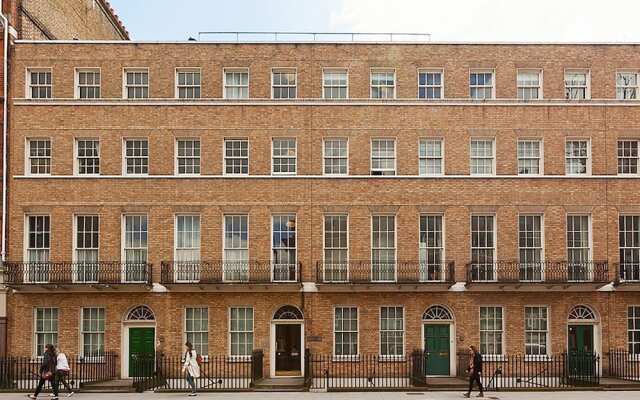 Отель Classic home and garden in Bloomsbury вид на фасад