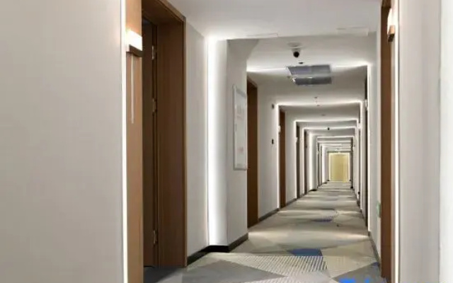 Qiligong Fujian Business Hotel (Qiqihar University Longsha Park)
