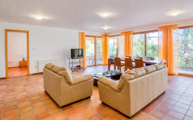Villa Hillcrest Panorama by Ezoria