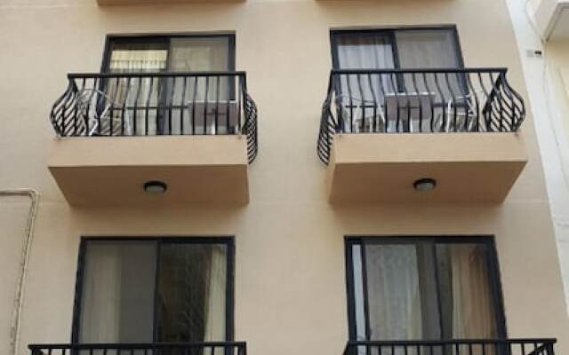 Отель Seashells 2-Bedroom Apartment Мальта, Буджибба - отзывы, цены и фото номеров - забронировать отель Seashells 2-Bedroom Apartment онлайн вид на фасад