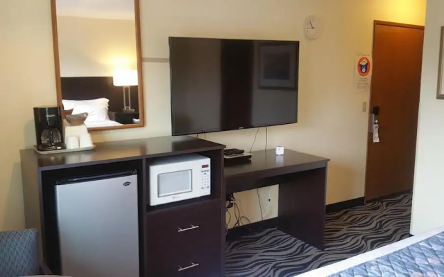 Tradewinds Motel