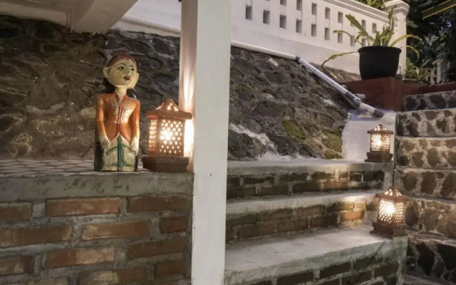 Rumah Kayu Joglo Yudhistira, tepi sungai, 2BR