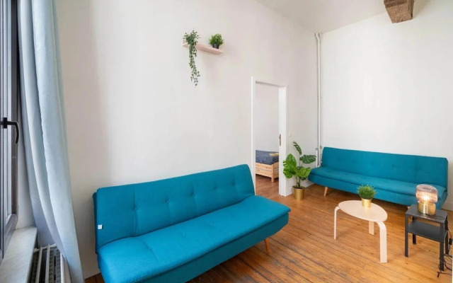Lively City Getaway for 10 Near Meir