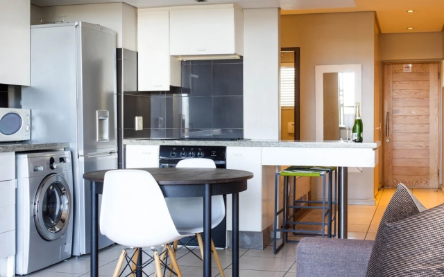 De Waterkant Studio Apartment - Fully Furnished and Equipped