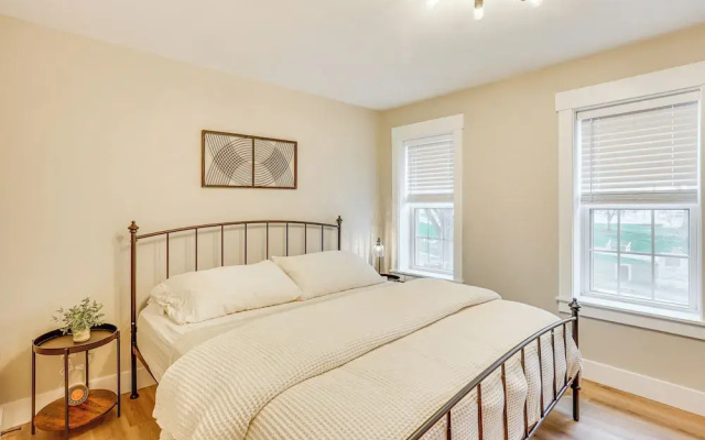 Family-friendly Townhome w/ Patio in Columbia!