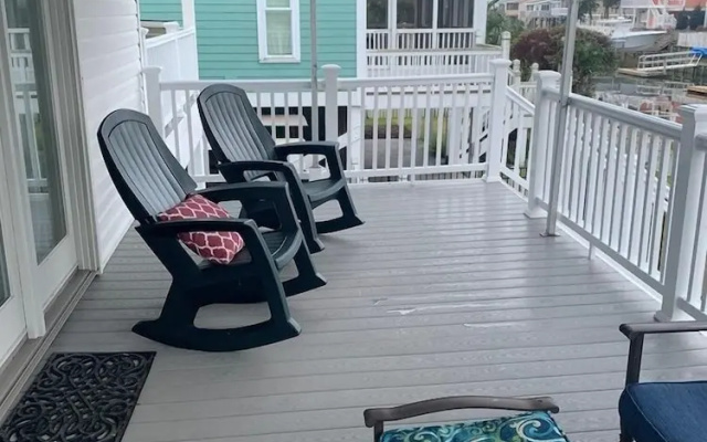Tortuga 5 Bedroom Home by RedAwning