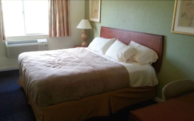Riverwalk Inn & Suites