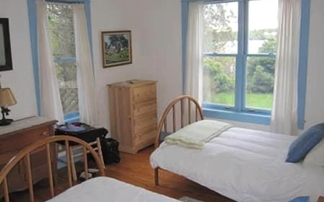 Artists Retreat - Four Bedroom Home