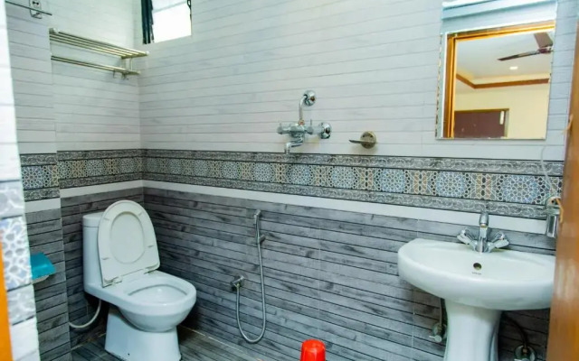 Hotel Everest Regency by OYO Rooms