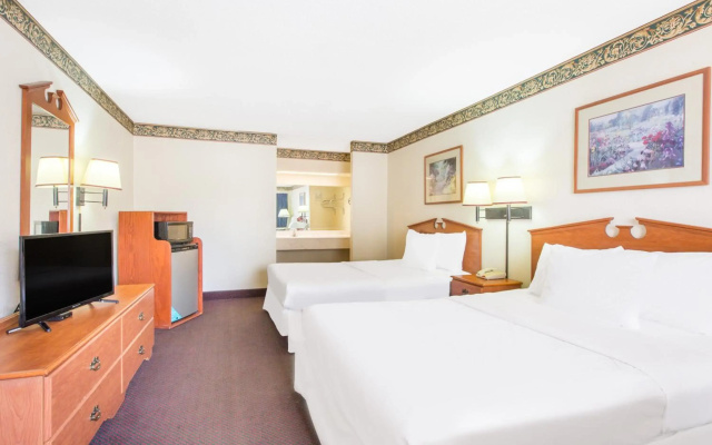 Executive Inn & Suites