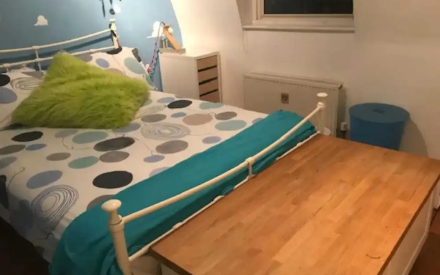 Cheerful 4 Bedroom Home in the Heart of London