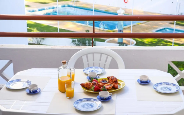 Apartment - Sleeps 2, Parking & Pool Access
