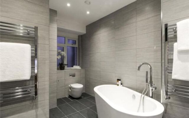 Kensington Court by Lime Street