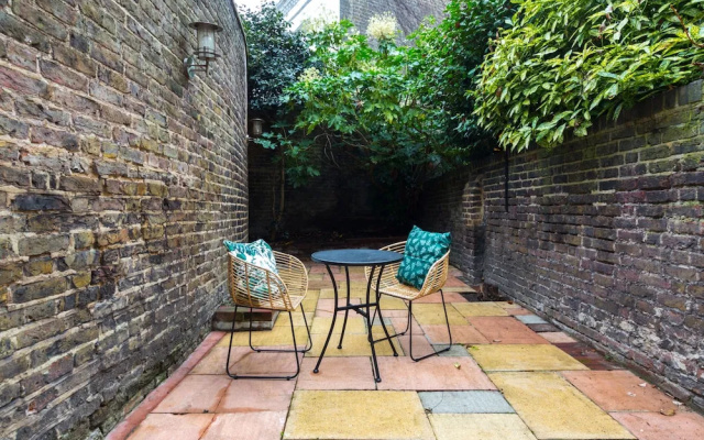 The Earl's Court Retreat - Modern & Central 2BDR with Garden