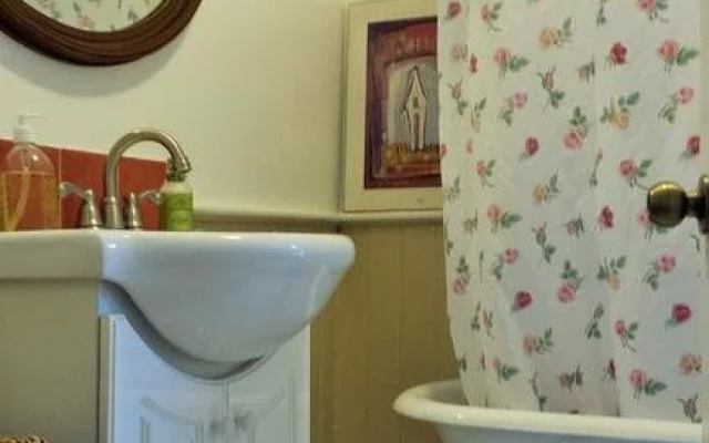 Elizabeths Rose Cottage