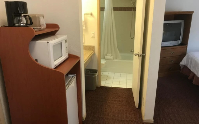 Portofino Beach Inn