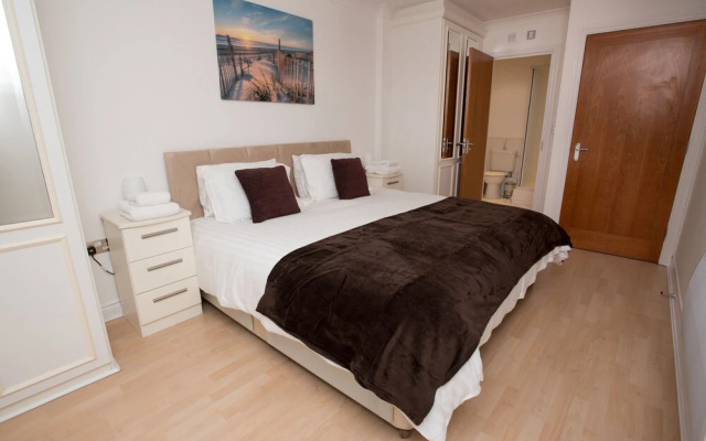 Celador Apartments - Riverside House Serviced Apartments