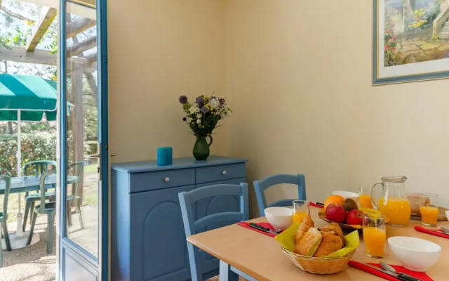 Provencal-style Maisonette With Communal Pool